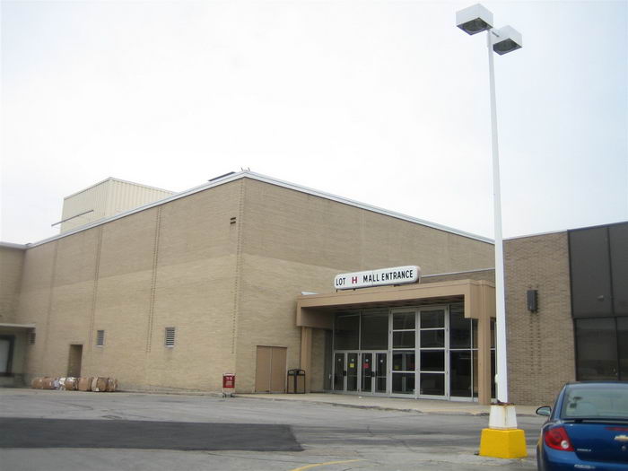 Livonia Mall (Livonia Marketplace) - From Labelscar (newer photo)